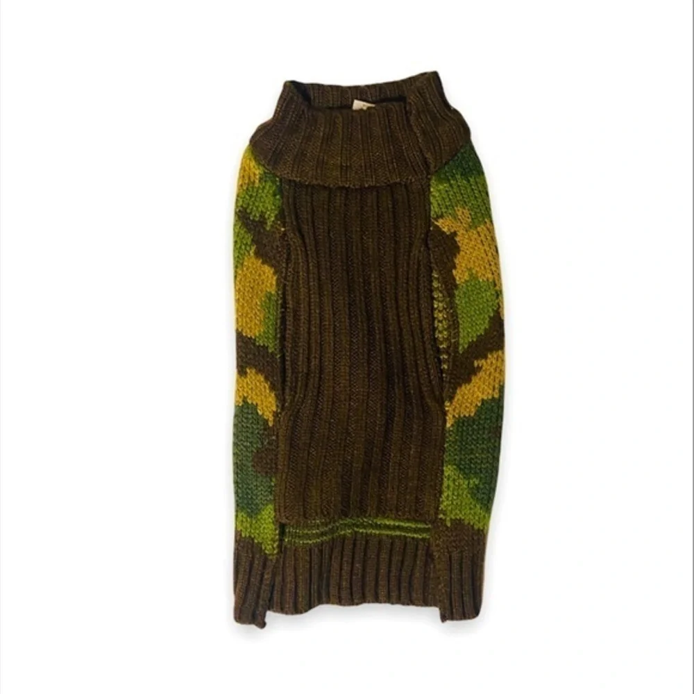 CAMO SWEATER | MEDIUM PUP